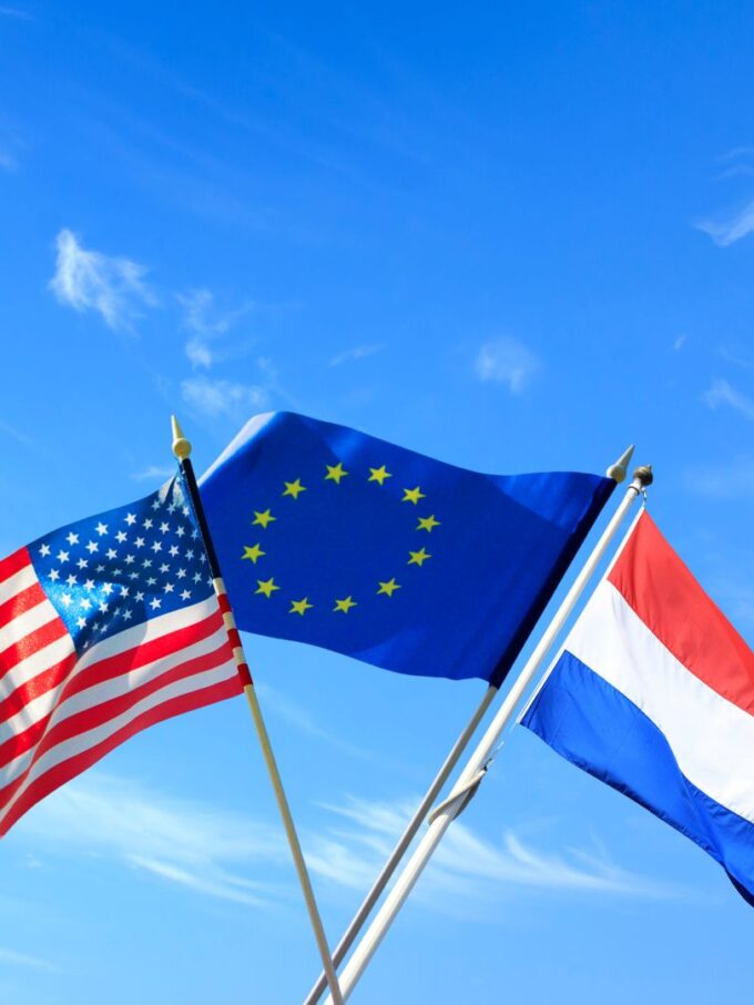 Vlaggen EU , VS en NL handelsconflict